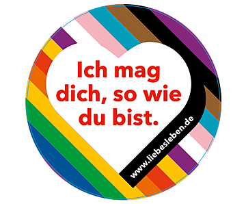 Vorderseite des Aufklebers "Ich mag dich, so wie du bist." Auf der Rückseite neben dem Logo der BZgA und von LIEBESLEBEN die Kontaktdaten der Telefon- und Onlineberatung zu sexueller und geschlechtlicher Vielfalt.