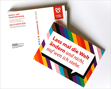 LIEBESLEBEN-Postkarte »Lass mal die Welt ändern und nicht, auf wen ich stehe.«