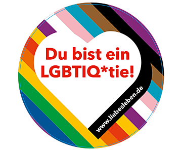 Vorderseite des Aufklebers "Du bist ein LGBTIQ*tie!." Auf der Rückseite neben dem Logo der BZgA und von LIEBESLEBEN die Kontaktdaten der Telefon- und Onlineberatung zu sexueller und geschlechtlicher Vielfalt.